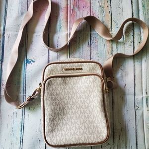 Michael Kors jet set travel MD flight bag crossbody vanilla